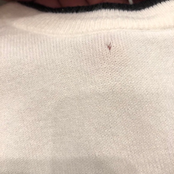 Sweater and house slippers - Picture 4 of 16